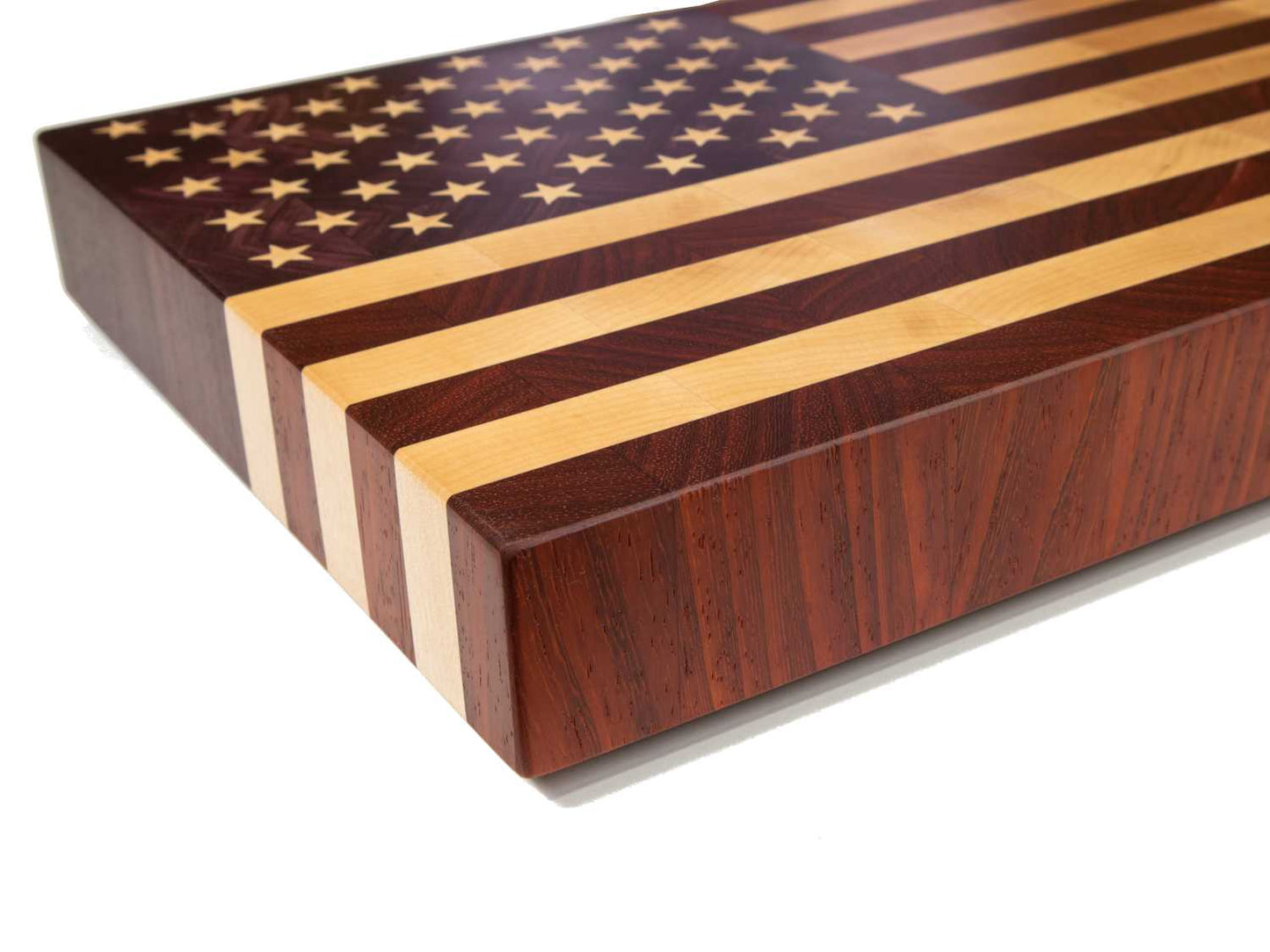 Tabla de cocina personalizada combinando madera de padauk, arce y purple heart