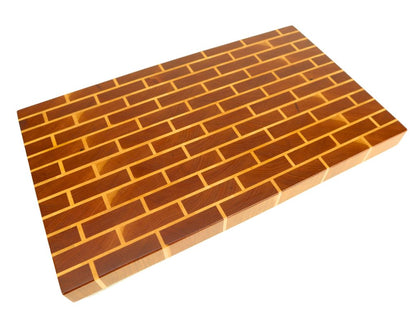 tabla de cocina hecha con cerezo y arce con la apariencia de un muro de ladrillos- Praestawood
